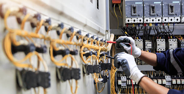 Professional Electrician technician working in Beecher, IL